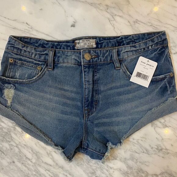 Free People Irreplaceable Cut Off Short in Felton - Picture 1 of 6